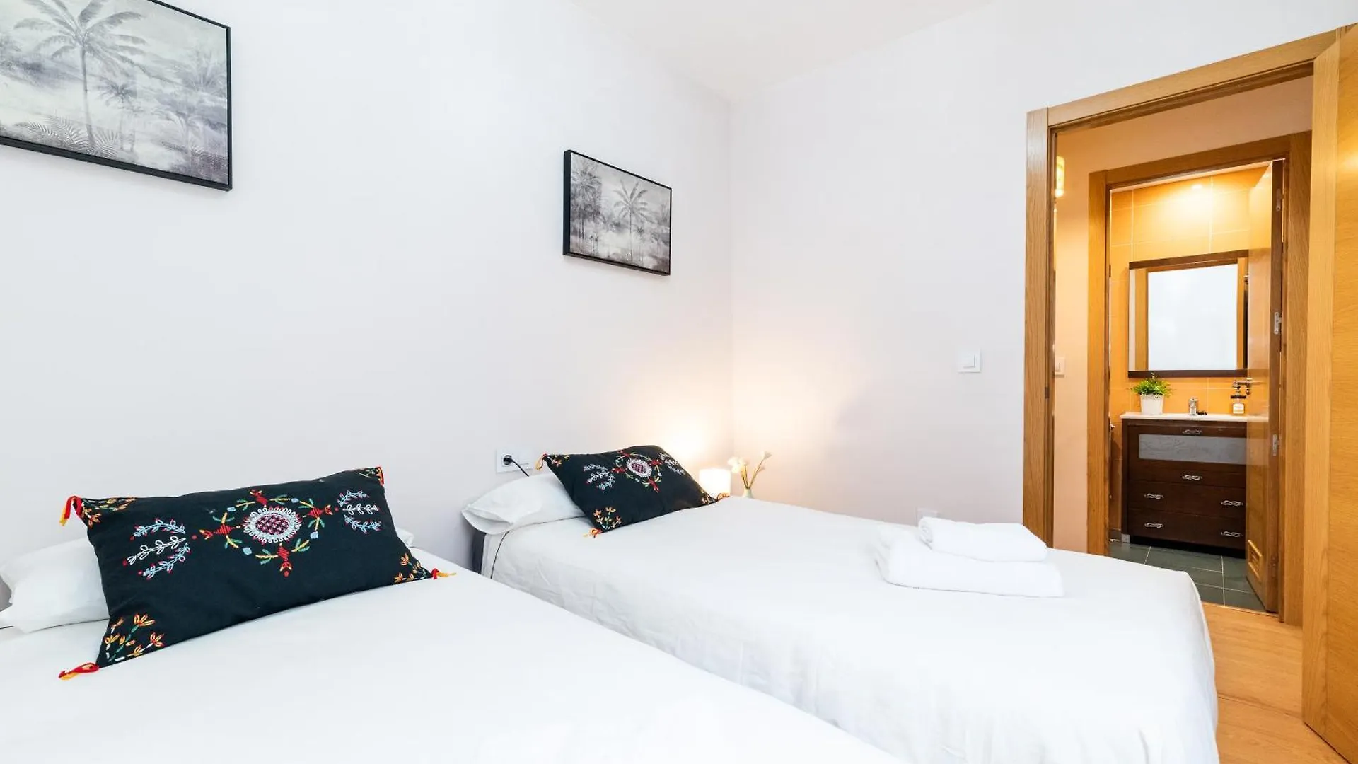 El Generalife Cerca Centro Y Sierra Nevada Con Piscina Y Barbacoa Y Parking Gratis Apartment Granada Spain