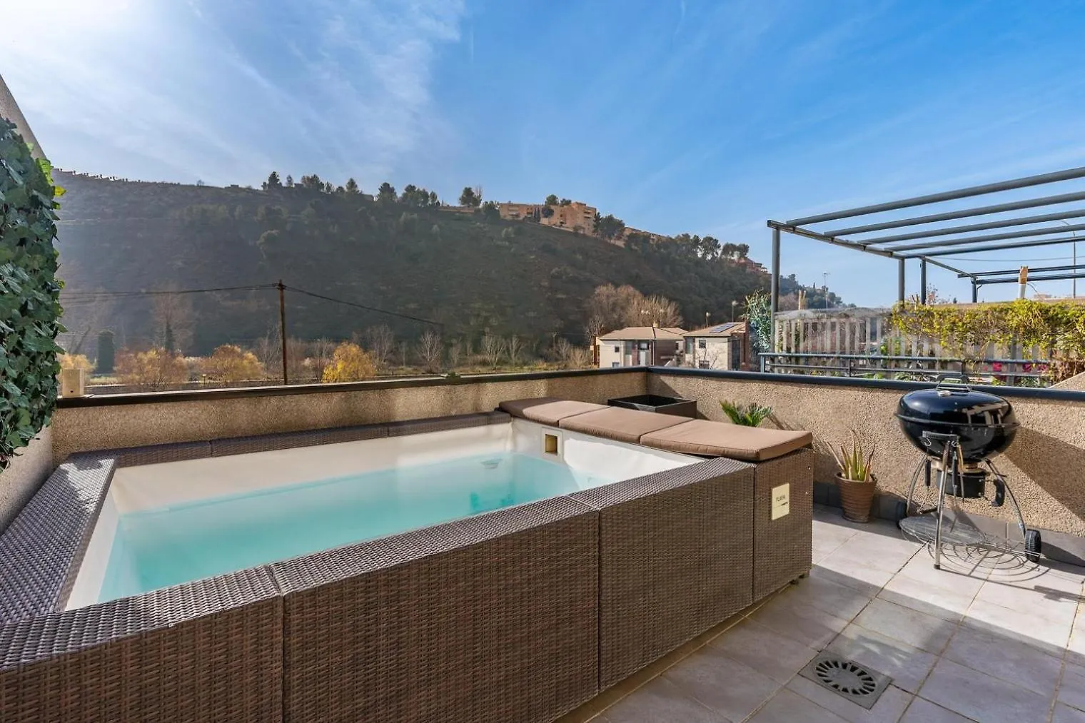 El Generalife Cerca Centro Y Sierra Nevada Con Piscina Y Barbacoa Y Parking Gratis contacts